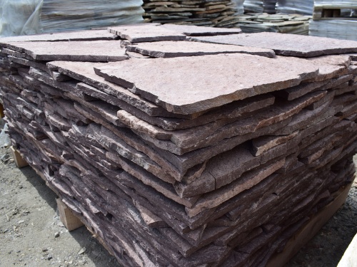 Плитняк лемезит бордовый для облицовки цоколя 20-25 мм  купить в Тобольске