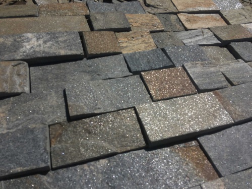 Плитка пилёная златолит Уральский для цоколя, отмостки купить в Тобольске