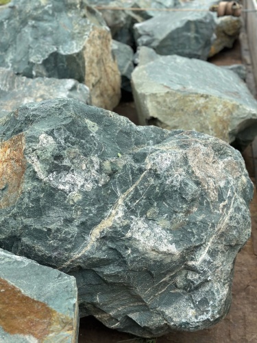 Камни для ландшафтного дизайна зелёные 10-60 килограмм купить в Тобольске