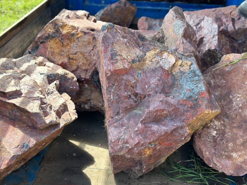 Ландшафтные глыбы красно-фиолетовые 200-1000 килограмм купить в Тобольске