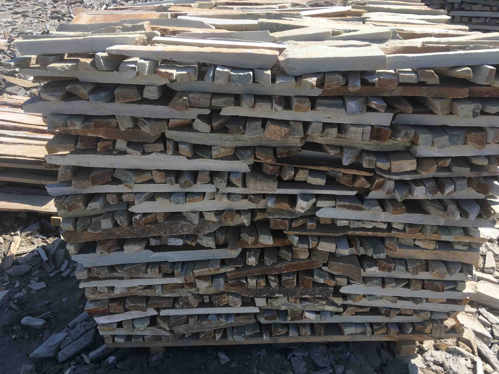 Горбушка златолит золотистый для облицовки купить в Тобольске