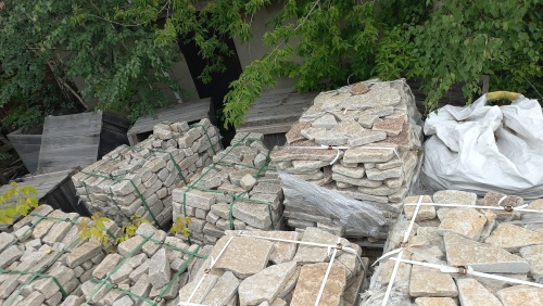 Плитняк гранитный галтованный купить в Тобольске