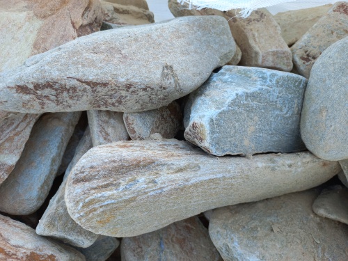 Златолит жёлтый, жёлто-зелёный глыбки и валуны для ланшафтного дизайна купить в Тобольске