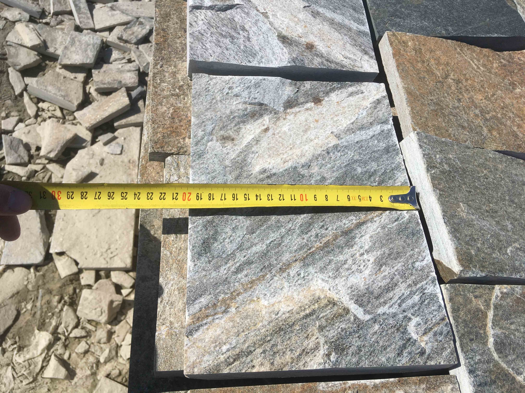 Плитка пилёная златолит Уральский для цоколя, отмостки купить в Тобольске