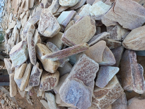 Златолит жёлтый, жёлто-зелёный глыбки и валуны для ланшафтного дизайна купить в Тобольске