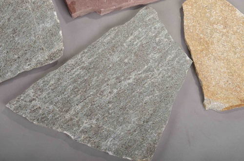 Плитняк златолит Уральский для цоколя, отмостки купить в Тобольске