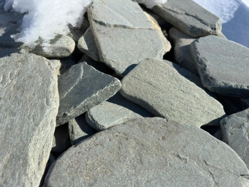 Плитняк златолит зелёный галтованный для цоколя купить в Тобольске