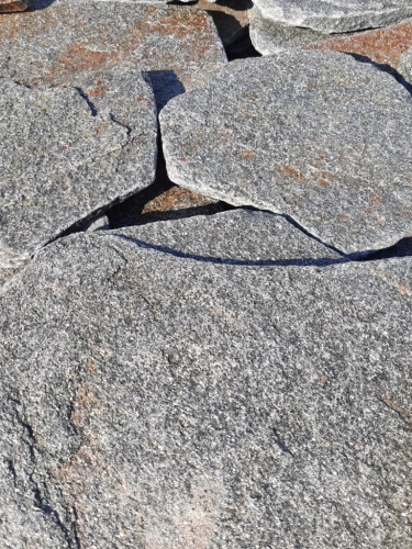 Златолит серебристый галтованный для лестниц купить в Тобольске