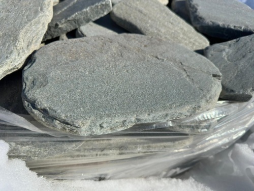 Плитняк златолит зелёный галтованный для мощения на бетон купить в Тобольске