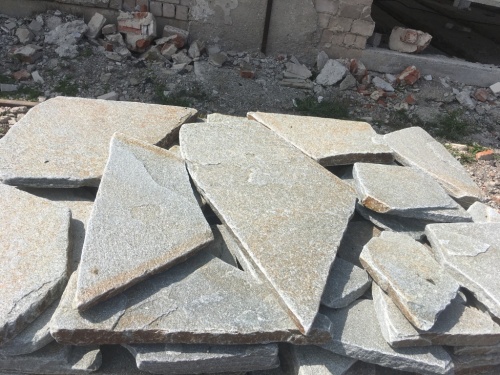 Златолит серебристый галтованный для лестниц купить в Тобольске